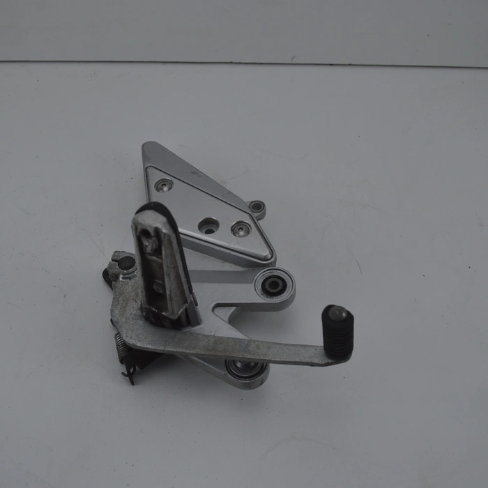 Repose-pied droit fz6 de 2004 a 2006 yamaha