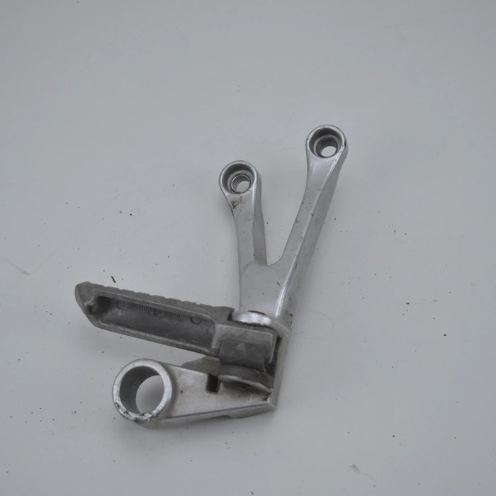 Repose-pied passager droit zx6r 1998 kawasaki 600 cm3 