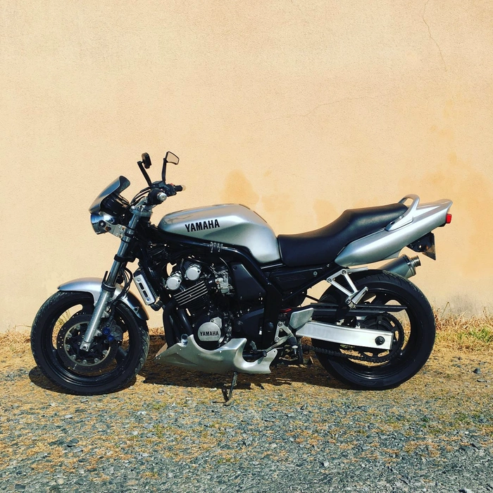 Fazer 600 Yamaha 2000 grise
